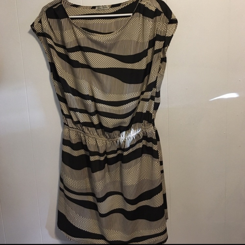 Sleeveless dress